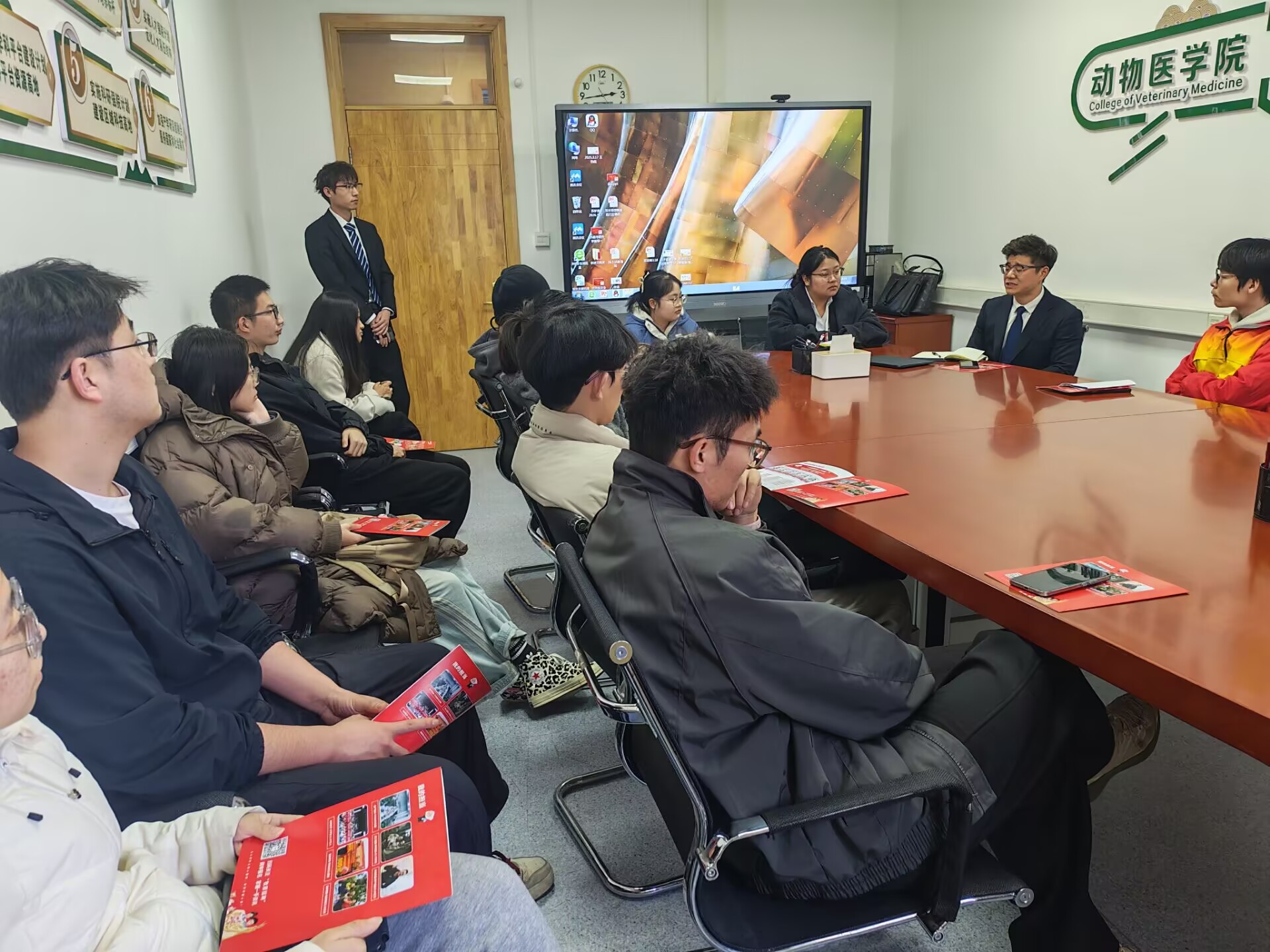 企业负责人讲解培养政策.jpg