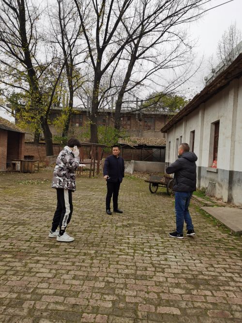 0c618f4ed3ff498cb8f5c91397e9e024.jpg 检查动物房安全.jpg