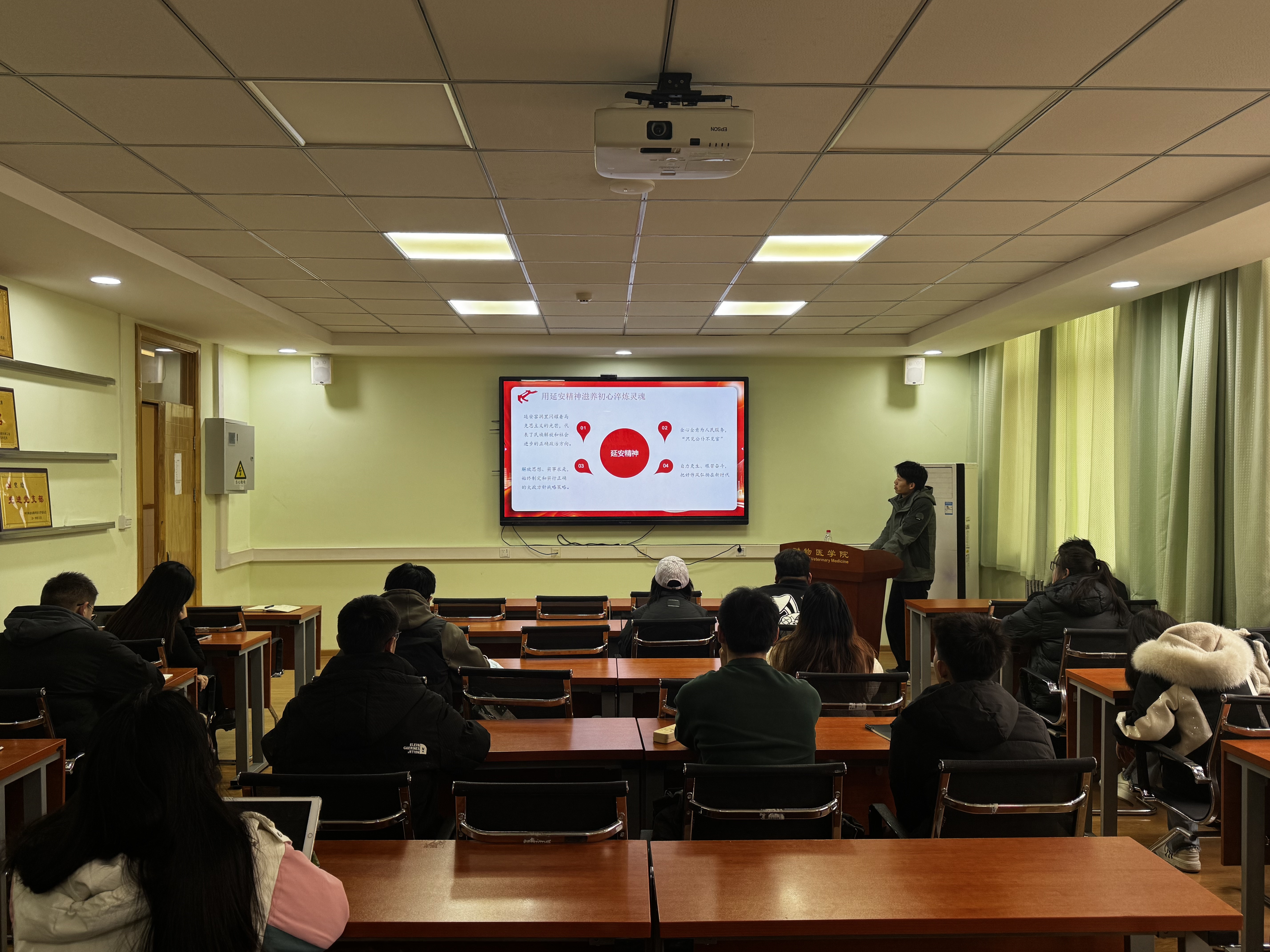 动物医学院研会2025年3月理论学习照片 (2).png
