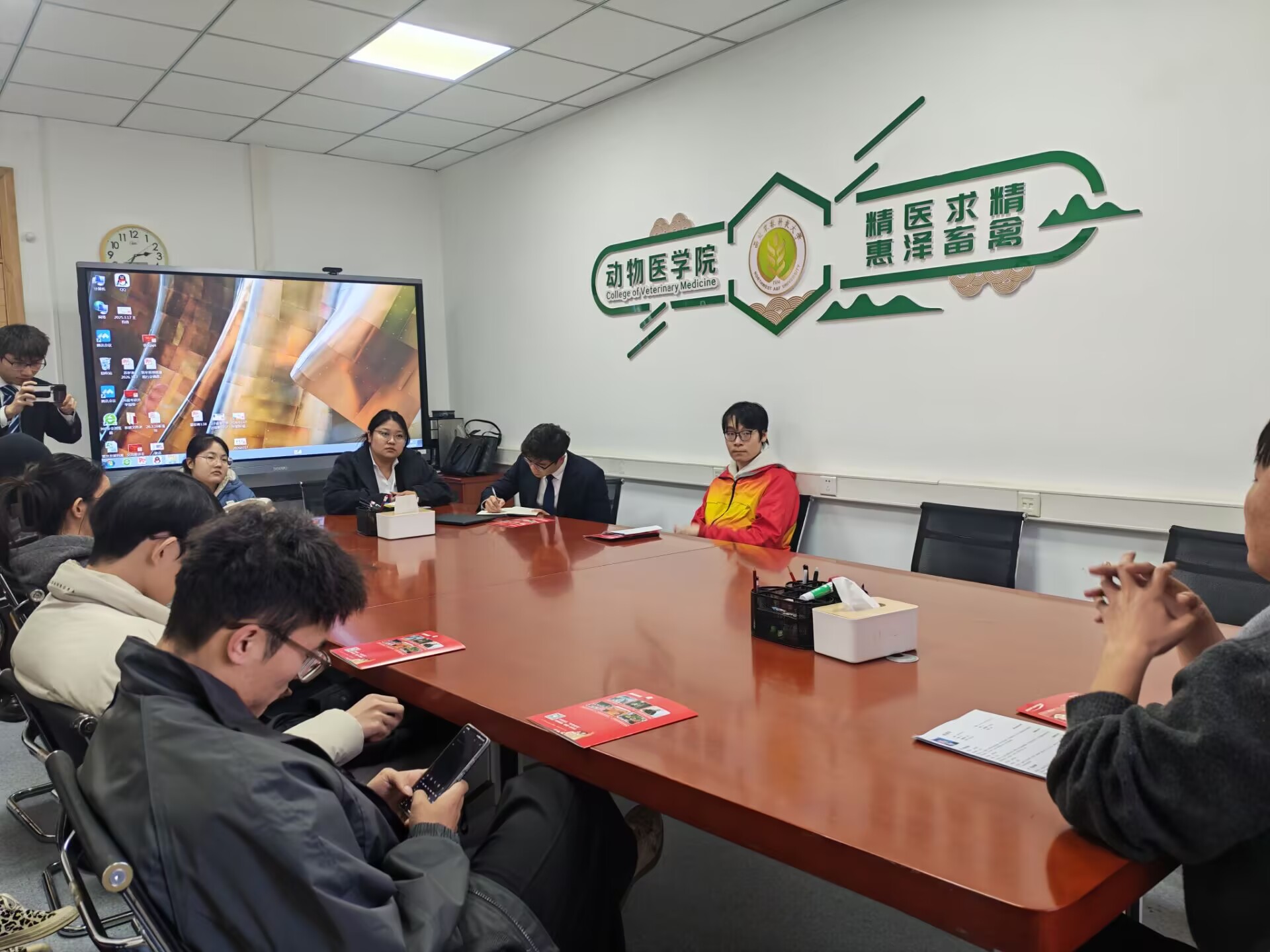 同学们积极提问.jpg